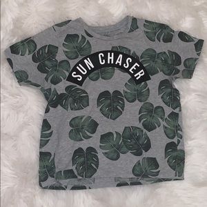 ¡sun chaser leaf print tee!